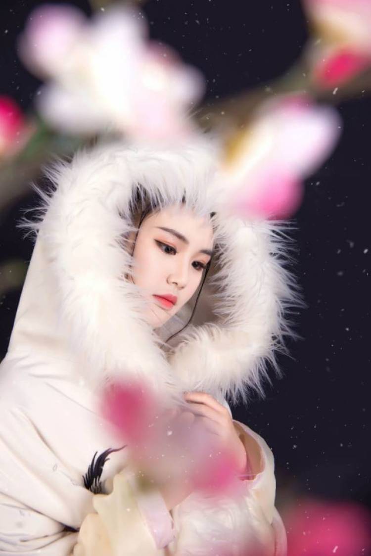 霖-北京市·北京市·朝阳区--月底之前时间可以商量，不拍露的，最好是女摄，14岁165cm49kg，做过一次盘子女人坊的秀场模特，什么风格都可以，就是我皮肤有瑕疵需要后期，我会p图