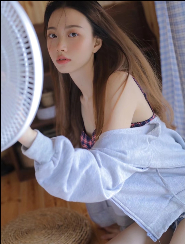 海是天空深蓝色的海-北京市·北京市·丰台区--拍摄艺术写真、平面拍摄要求：身材好，颜值高，表现力强，放的开，年龄18-25，风格：清新、纯欲、内衣、情绪，sf，出差可报差旅