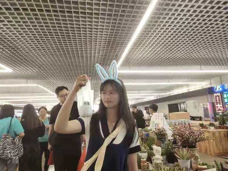 几度-云南省·红河哈尼族彝族自治州·蒙自市-，，-接收寄拍模特，首饰，服装，女鞋，配饰身高156体重43㎏不接受尺度大拍照