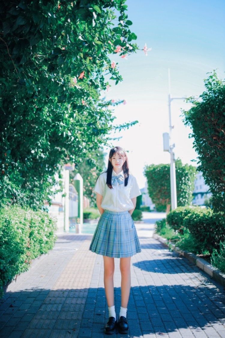 弦语霜问-广东省·深圳市·宝安区-头条号、抖音、知乎-周一可以约拍，人像日常，cosplay、Jk、汉服、旗袍等均可，约拍加我V后发带妆照片，协商合适的风格及拍摄场地。