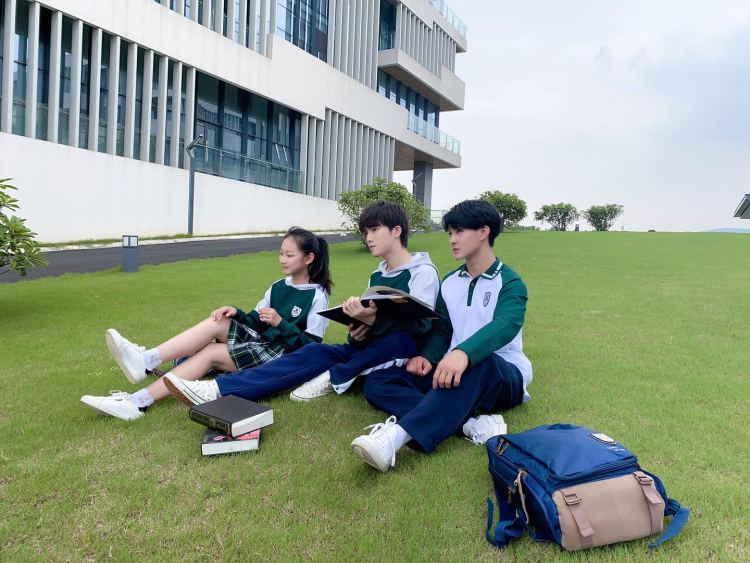 ℡_Elaborateପ-江苏省·南京市·秦淮区-快手抖音-本人副业模特，平常喜欢健身，研究穿搭，穿衣风格多样化，妆容、服装、都可以自己搞定，喜欢拍高级感的照片…