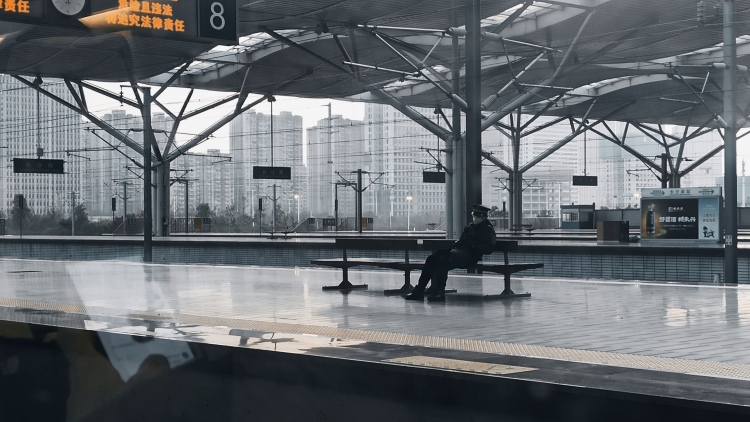 C20-湖南省·长沙市·雨花区--时间:周末皆可地点:长沙市内地铁能到我就能到风格不限（没有风格）及其擅长茶艺照（图一）自我要求:一张照片能表现出故事性就算成功为什么别人都可以拍漂亮的小姐姐我却只能拍基友不是专业的互相学习
