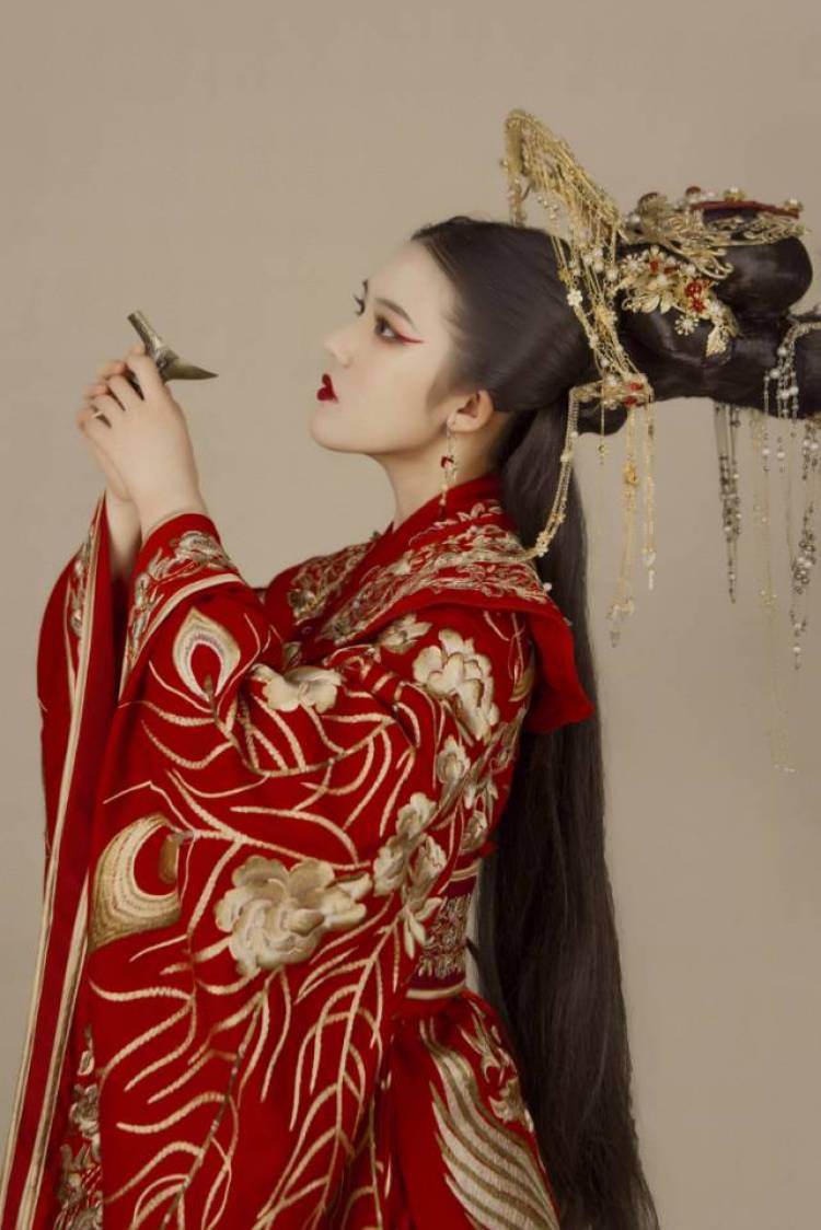 霖-北京市·北京市·朝阳区--月底之前时间可以商量，不拍露的，最好是女摄，14岁165cm49kg，做过一次盘子女人坊的秀场模特，什么风格都可以，就是我皮肤有瑕疵需要后期，我会p图