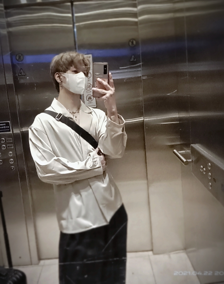℡_Elaborateପ-江苏省·南京市·秦淮区-快手抖音-本人副业模特，平常喜欢健身，研究穿搭，穿衣风格多样化，妆容、服装、都可以自己搞定，喜欢拍高级感的照片…