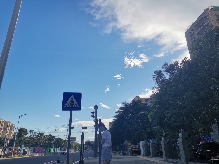 mi-广东省·深圳市·光明区--本人素人一枚，身高162，体重96拍摄时间：周末，风格，不要太暴露，可服饰，包包鞋子均可
