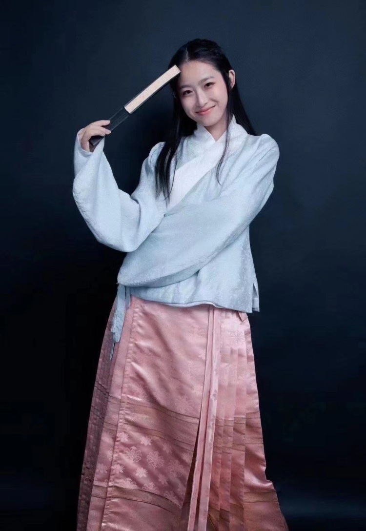 @$-陕西省·西安市·未央区--汉服拍摄需要人数：15人（女）身高：158-170期间都可以（可微胖）预约拍摄时间：根据自己的业余时间待遇：200-600一场（完工结算 日结）先预约先拍摄（有无经验均可）[皱眉]