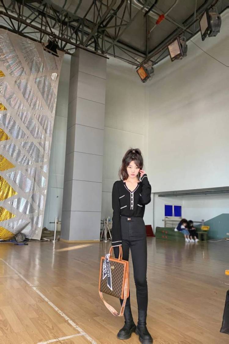 HE-河北省·秦皇岛市·海港区-抖音-做寄拍，潮流韩系，手饰项链，清纯，御姐，也可以做护肤品推荐，不接jk谢谢