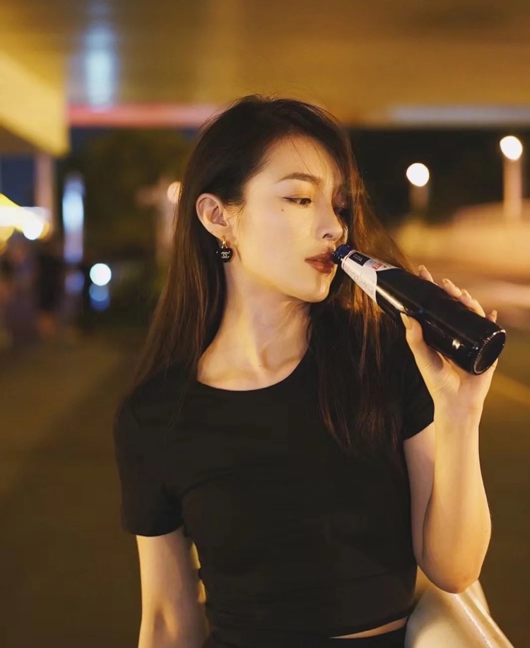 高颜值模特dd，风格跟可以根据模特想法来拍摄，收费勿扰！