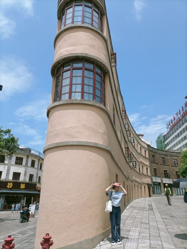 几度-云南省·红河哈尼族彝族自治州·蒙自市-，，-接收寄拍模特，首饰，服装，女鞋，配饰身高156体重43㎏不接受尺度大拍照