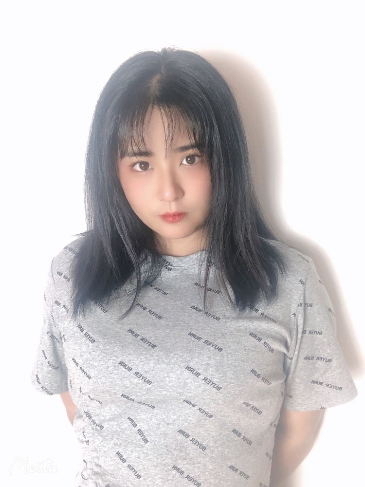 纯欲风，运动风，清新风都可以，地点在室外，需要有专业摄像机，