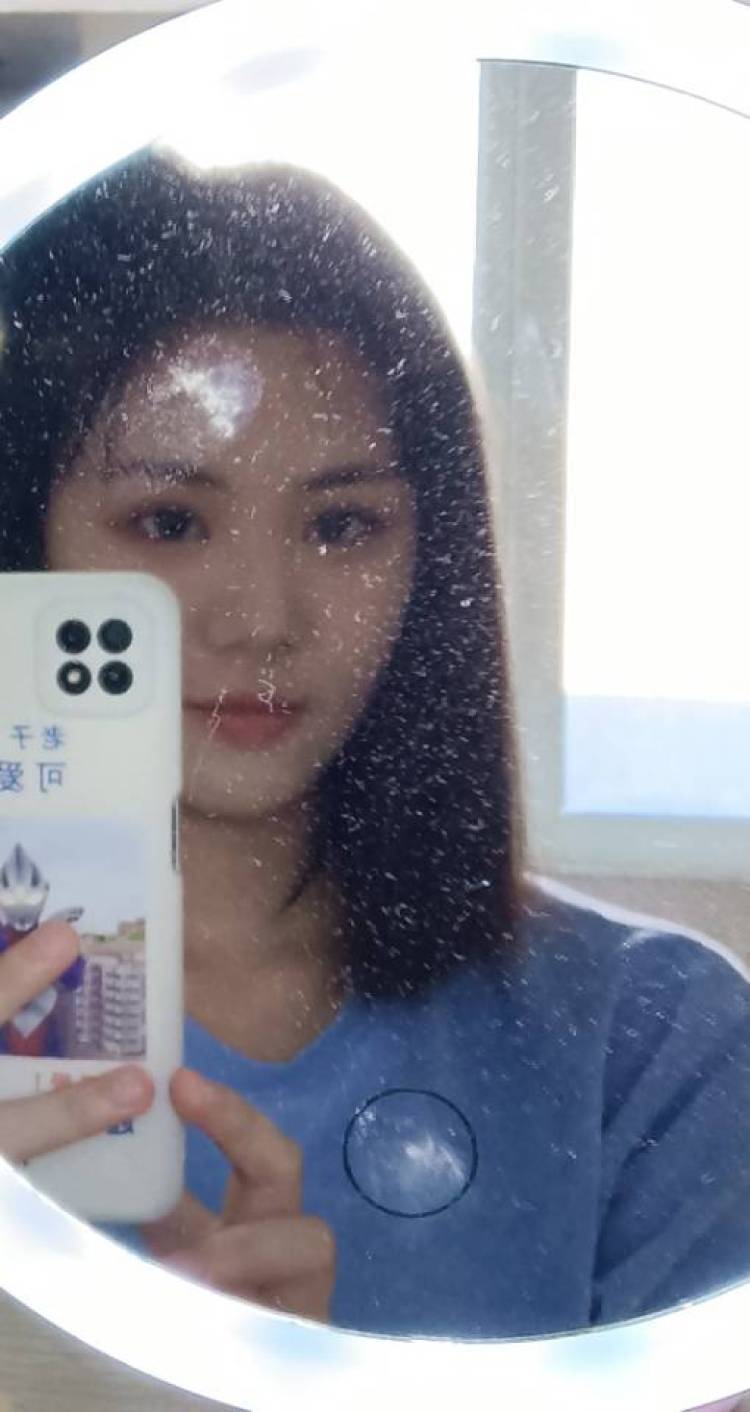 霖-北京市·北京市·朝阳区--月底之前时间可以商量，不拍露的，最好是女摄，14岁165cm49kg，做过一次盘子女人坊的秀场模特，什么风格都可以，就是我皮肤有瑕疵需要后期，我会p图