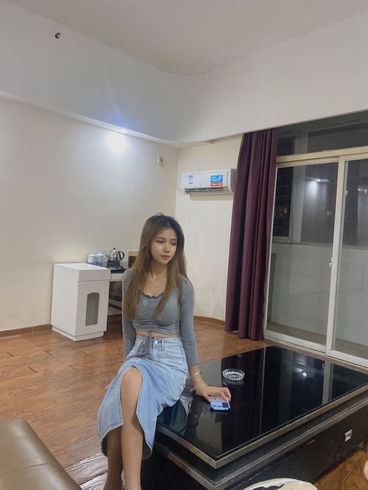 妮樂妮樂-广西壮族自治区·柳州市·城中区--可接寄拍网拍 约拍 出图快 费用协商 热爱拍照 身高160体重46风格多种 （拒绝过于暴露风）也可拍手饰，护肤等期待合作身份：学生年龄：21身高：160CM体重：46KG