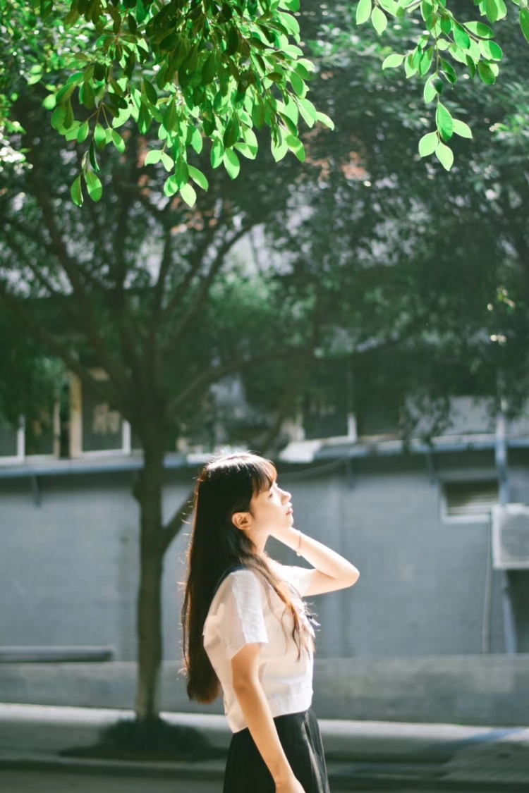 dying in sunshine-重庆市·重庆市·渝北区--个人风格是小清新，约拍之前请看好是否喜欢本人风格，收费不互免，价格是200元，特别漂亮的除外