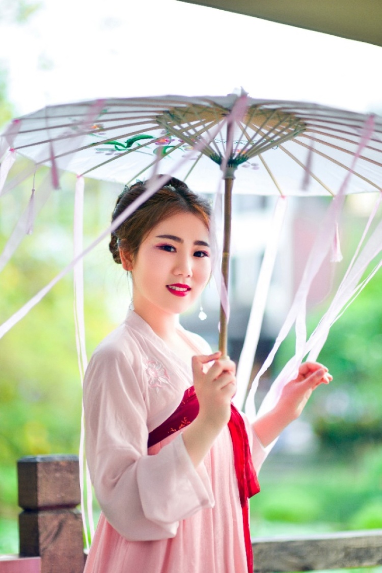 弦语霜问-广东省·深圳市·龙岗区-头条号、抖音、知乎-深圳摄影互免约拍，喜欢日常情绪、Cosplay、汉服、JK等拍摄。没啥要求，欢迎各种萌新约拍。