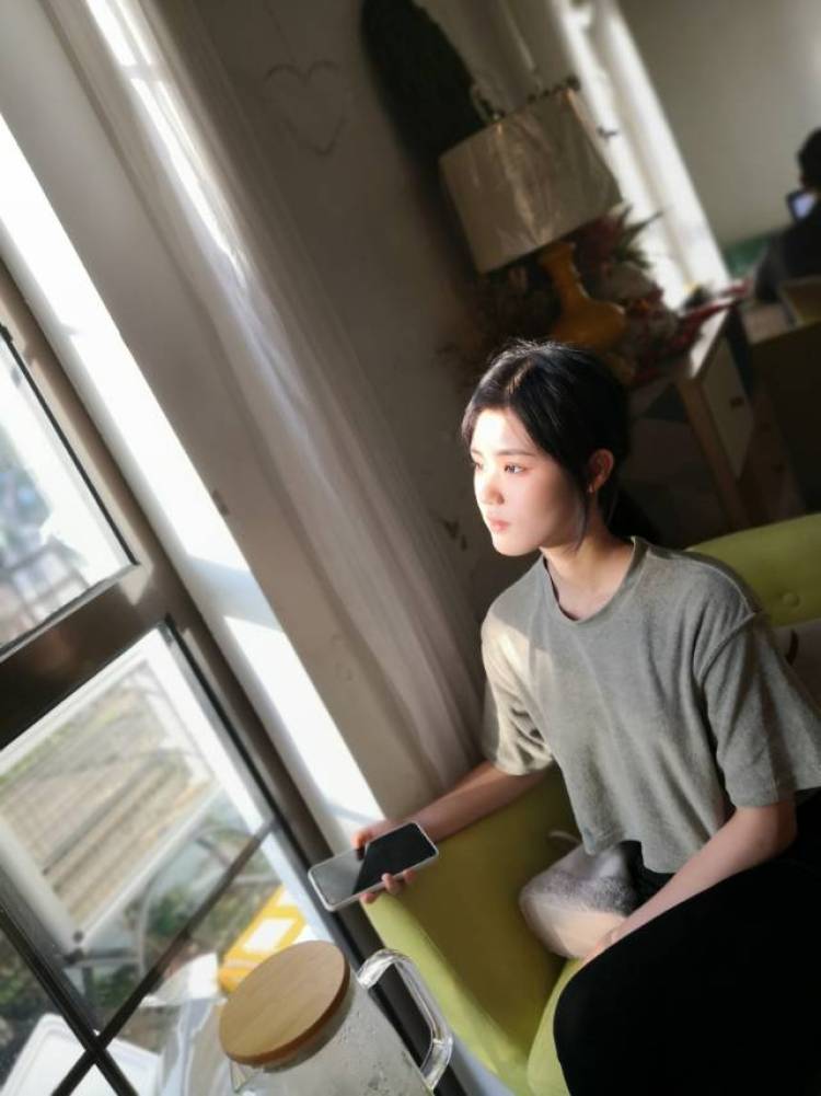 霖-北京市·北京市·朝阳区--月底之前时间可以商量，不拍露的，最好是女摄，14岁165cm49kg，做过一次盘子女人坊的秀场模特，什么风格都可以，就是我皮肤有瑕疵需要后期，我会p图