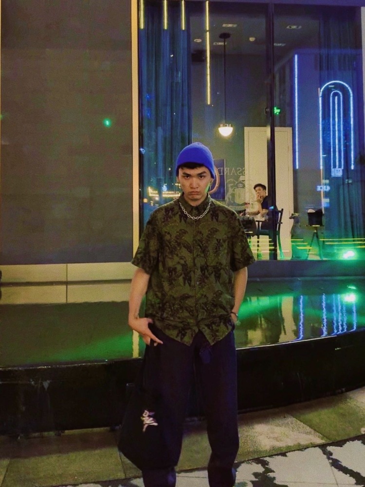 Sfkk-湖北省·武汉市·武昌区-微博 -接受不同风格，接受化妆，室内或者室外都可以，        欢迎合作。