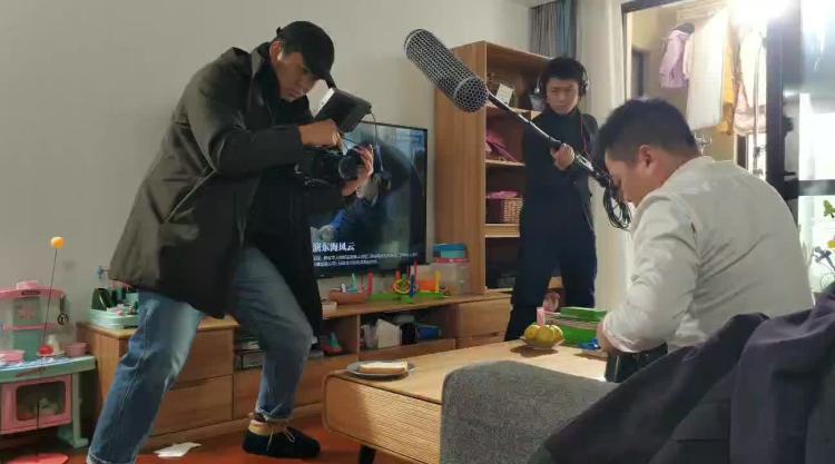 保曼摄影 俞彦伟-上海市·上海市·青浦区--拍摄一部微电影，需要演员3人。男女均可，要求身高女165左右，男175左，颜值高，文艺气质，会骑车。拍摄周期5天左右，有报酬，费用可谈。