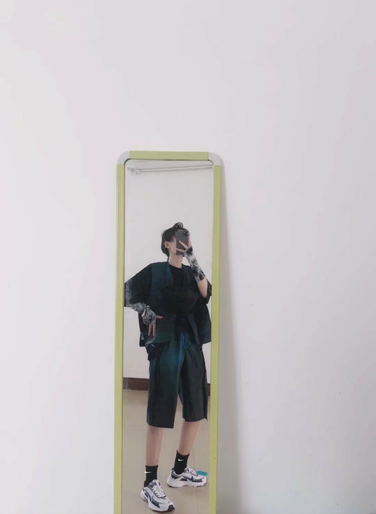 伲迦-广东省·广州市·天河区-美图快手哔哩微博-地点:广州天河区就近最好。范围需要广州内说明:长期合作稳定的女摄。非专业也可。本人风格比较偏街头。其他风格也涉及。费用:前期互勉/费用协商都可以时间:目前创业期，互相协作，最好自己也可以出镜。不