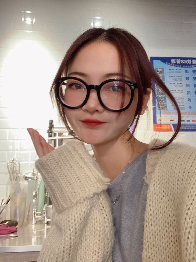 保护我方李豆豆-河南省·郑州市·金水区-抖音 快手 小红书-风格多样 希望摄影师审美风格比较自然 可以包含服装 互免约拍 成品质量没有问题 性格温柔就好