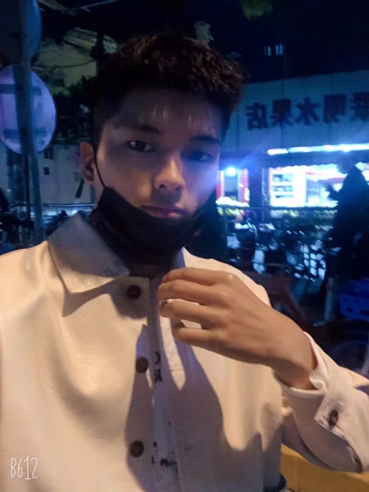 王志洋-上海市·上海市·松江区-抖音，微博，知乎，小红书-本人目前是大四即将毕业的学生，特别喜欢摄影行业，旅游，希望可以互免，约拍时间和地点可以协商，共同进步