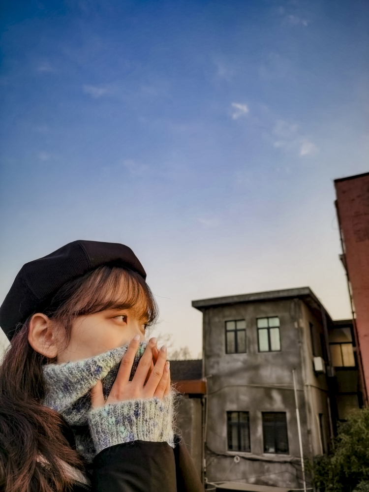 啊达子-浙江省·杭州市·拱墅区-小红书，抖音-在乐高主题咖啡店拍摄客片，小姐姐很好说话，夕阳下人物脸庞泛起红晕，美不胜收。