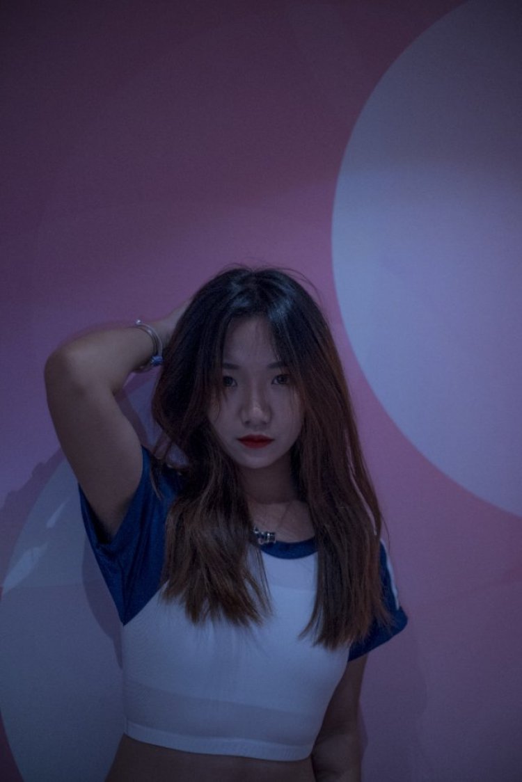 找个妹子愉快的拍摄出片，互勉，我擅长环境人像，弱光拍摄，希望