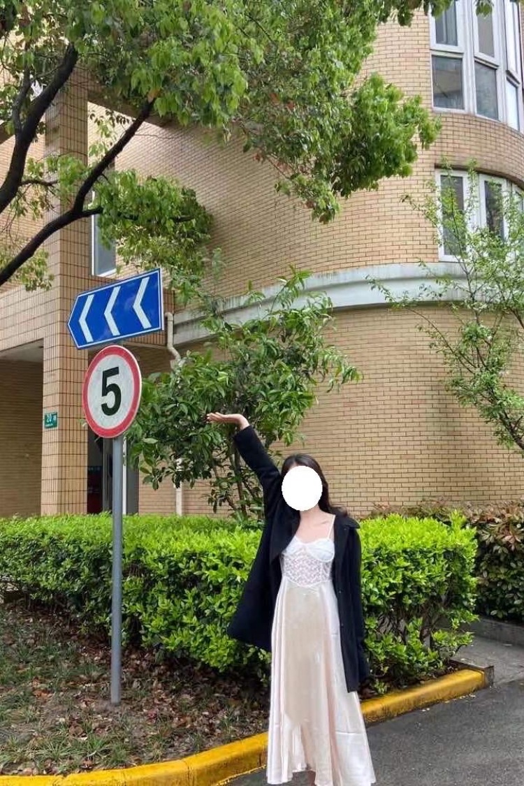 想拍日系风格的 本人有JK制服 洛丽塔等衣服 化妆自己可以带
