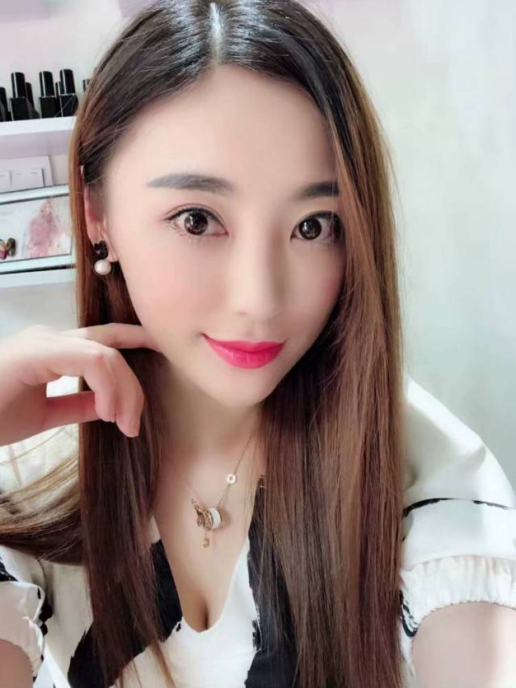 宝宝不容易-江苏省·南京市·江宁区--生活照，写真照，不拍私人室内的，个人觉得自己形象可以，之前也去做过平面模特