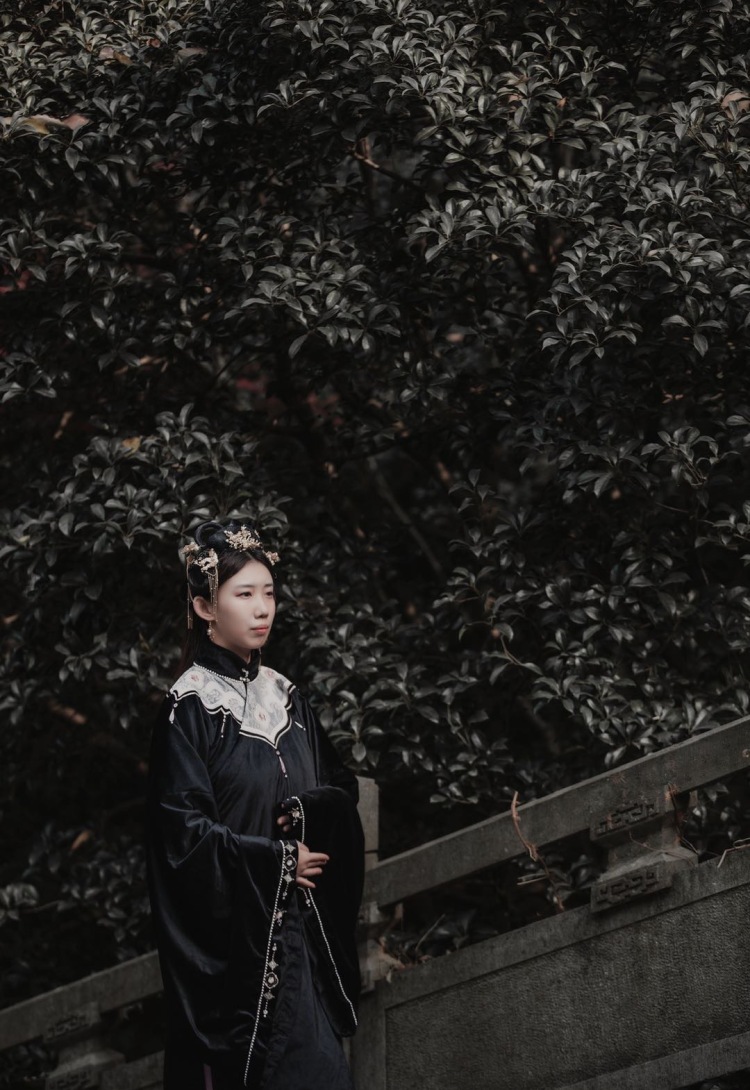 干晓-浙江省·杭州市·西湖区-站酷-近期元旦想拍汉服平时周日有时间可以长期合作。主要汉服为主jk也可 日常写真平时拍摄较少你不介意也可以互相进步