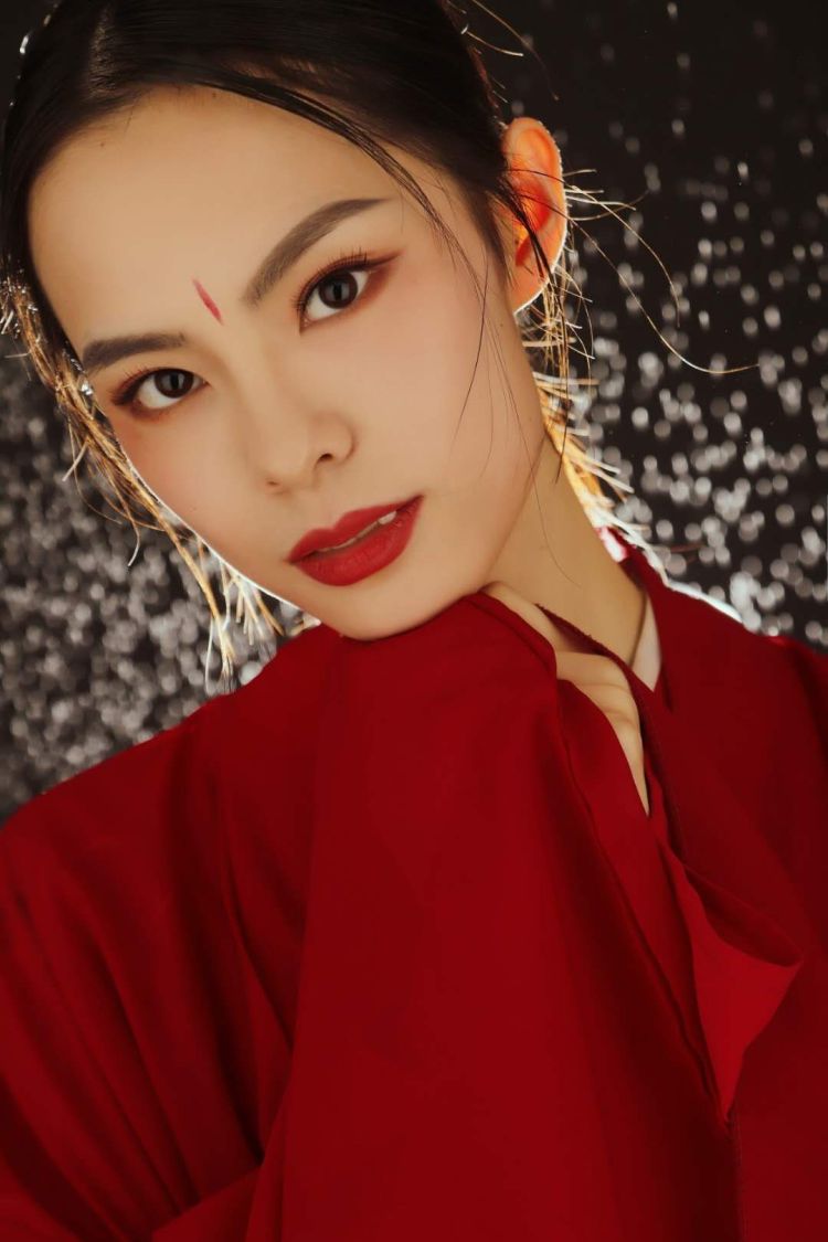 Sillage-天津市·天津市·西青区-小红书，B站-希望找一名摄影师，可以提供化妆衣服，约拍地点不要太远太偏僻。本人适合多种风格。