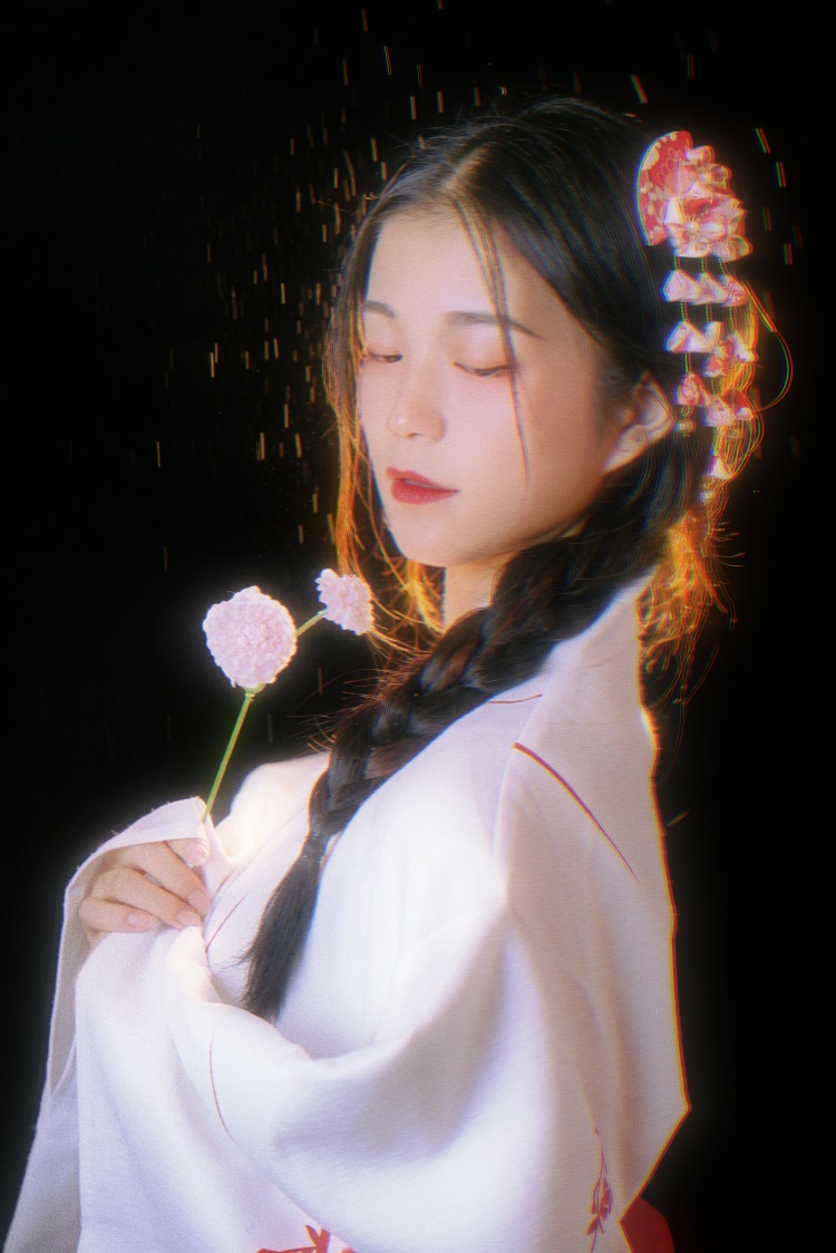 南七夏-四川省·成都市·双流区-抖音快手小红书-拍摄地点成都 时间可议 平时喜欢拍照 作品比较多 风格我自己不挑 但是别人感觉更加适合温柔少女或者成熟的 其实还是可尝试其他不一样的风格 图片放一部分原片 因为实在没时间修了