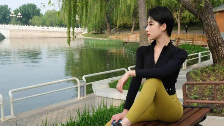 高级动物@FANRUI-北京市·北京市·石景山区--风格多变的短发酷女孩儿 身高171 体重50kg 喜欢简单高级的照片 喜欢健身 是一名健身教练兼平面模特