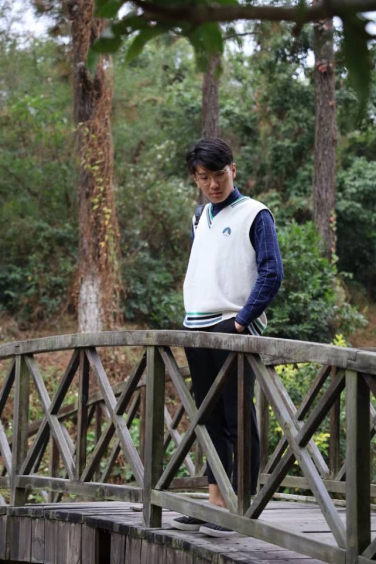 迷茫的米奇-广东省·珠海市·香洲区--珠海在校大学生 年龄：19约拍地点：珠海市约拍风格：都可以有一些拍摄的经验，比较放的开，出片效率高