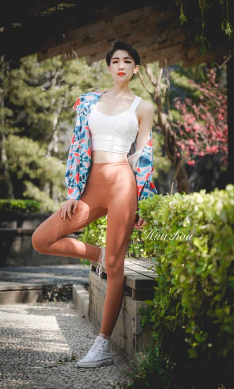 高级动物@FANRUI-北京市·北京市·石景山区--风格多变的短发酷女孩儿 身高171 体重50kg 喜欢简单高级的照片 喜欢健身 是一名健身教练兼平面模特