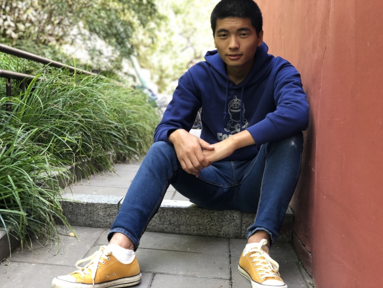 王志洋-上海市·上海市·松江区-抖音，微博，知乎，小红书-本人目前是大四即将毕业的学生，特别喜欢摄影行业，旅游，希望可以互免，约拍时间和地点可以协商，共同进步