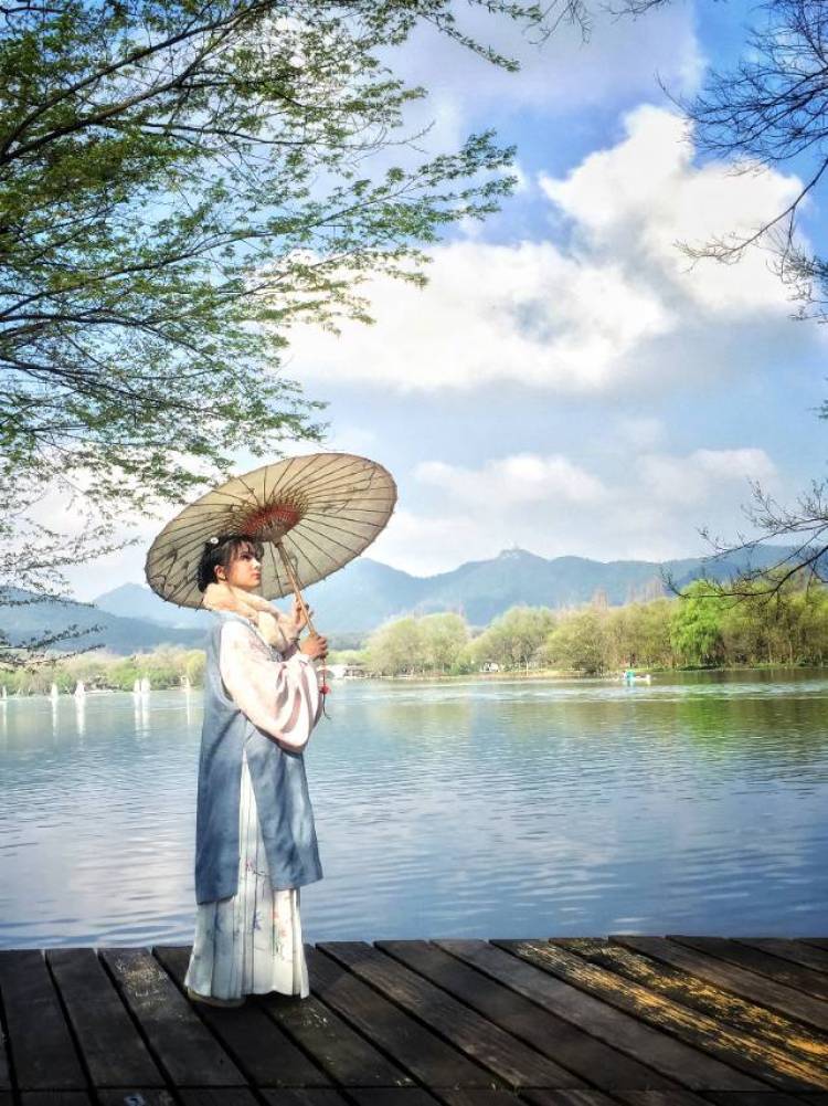 方建文-浙江省·杭州市·西湖区--约拍模特，素人都可，时间一般在周末。欢迎加入《贴近浙江》系列。