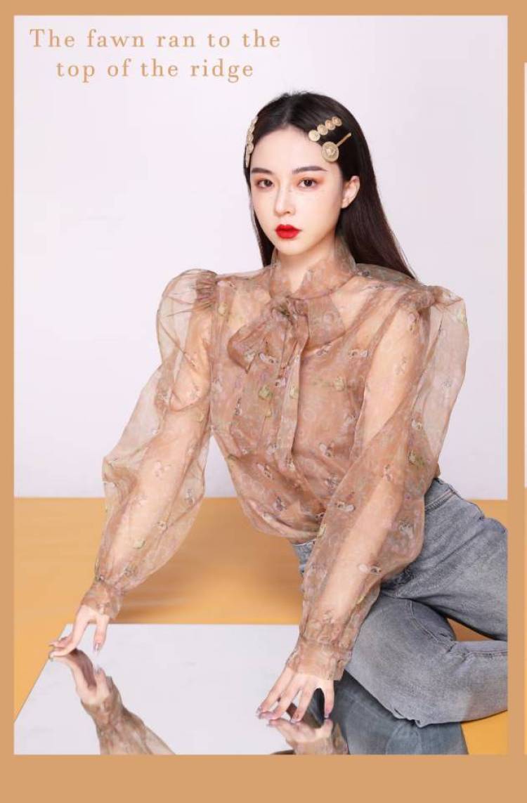 专业人像摄影师擅长拍摄杂志封面，商业人像寻有一定粉丝量的