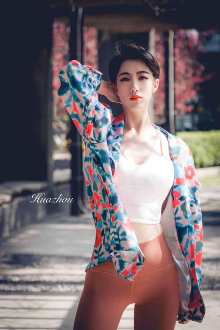 高级动物@FANRUI-北京市·北京市·石景山区--风格多变的短发酷女孩儿 身高171 体重50kg 喜欢简单高级的照片 喜欢健身 是一名健身教练兼平面模特