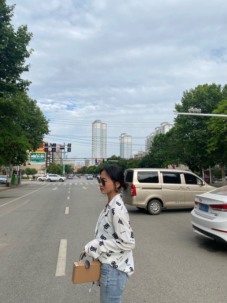 保护我方李豆豆-河南省·郑州市·金水区-抖音 快手 小红书-风格多样 希望摄影师审美风格比较自然 可以包含服装 互免约拍 成品质量没有问题 性格温柔就好