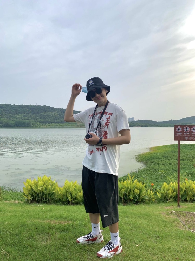 Sfkk-湖北省·武汉市·武昌区-微博 -接受不同风格，接受化妆，室内或者室外都可以，        欢迎合作。