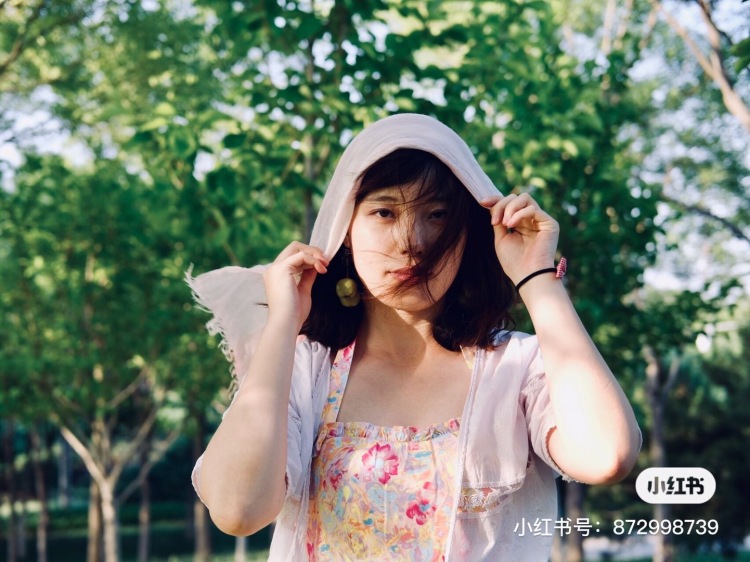 弘磊-浙江省·杭州市·西湖区--坐标杭州，最近想拍一些人像作品，有兴趣的朋友可以一起拍照一起创作。时间地点协商