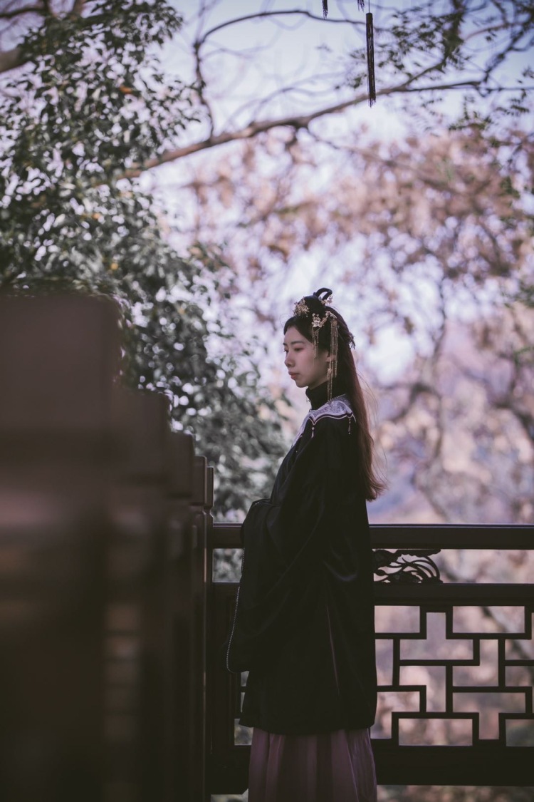 干晓-浙江省·杭州市·西湖区-站酷-近期元旦想拍汉服平时周日有时间可以长期合作。主要汉服为主jk也可 日常写真平时拍摄较少你不介意也可以互相进步