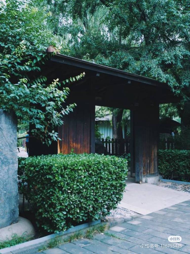云深誤-北京市·北京市·东城区--下图 北京双秀公园，想拍点日式风格的片子，常服,jk,汉服,lolita 都可以的~作品加w，期待合作~