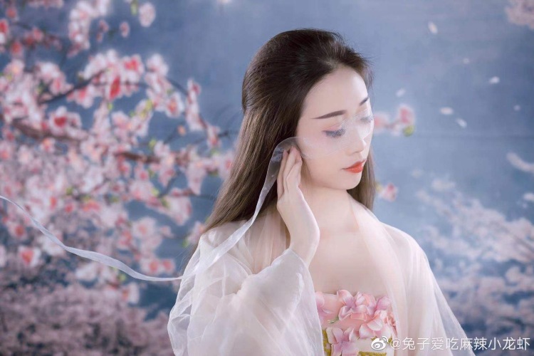 番茄-广东省·广州市·越秀区-抖音，微博，知乎等-服装化妆图片精修我们全包，你只管美就行，后期会有1到4张全精修底片跟海报给到你