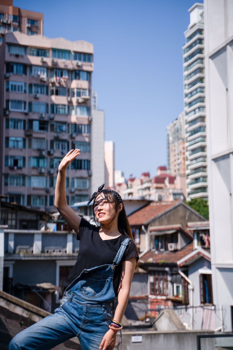 周王足各-上海市·上海市·静安区--风格很多，约拍地点也很多样。我是一位为人随和的摄影师，有丰富的约拍经验。喜欢拍照的模特赶紧联系我吧！