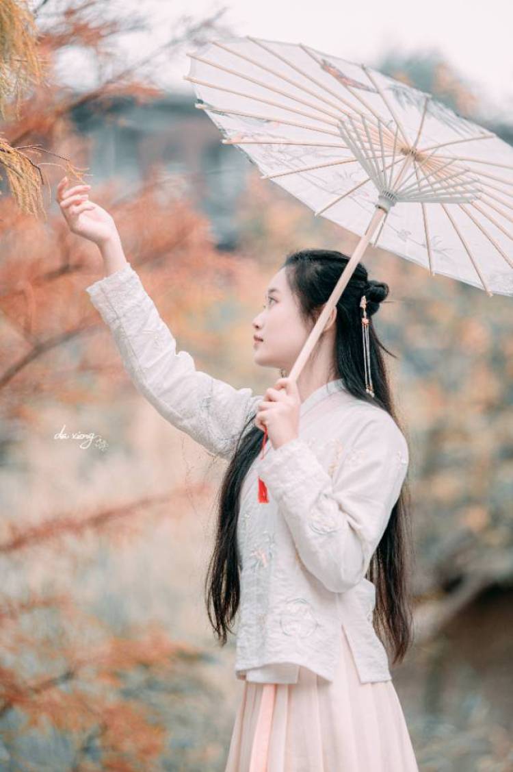 大熊-广东省·深圳市·福田区-微博，黑光图库，图虫，视觉中国-拍摄有温度的照片，记录平凡生活中的美好，每一张照片，都是时光的标本，每一次快门，都是一瞬间的精彩，为你停住时光的脚步，为你扑捉霎那间的极致。一路上有我，伴随着你人生旅途，记录美好的点滴，我是摄影师大熊