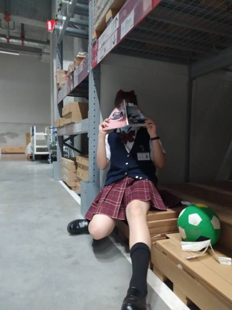 苒漉-四川省·成都市·锦江区--拍一些jk汉服什么的日常校供一点的啦，希望互勉啦。地方的话希望可以互相商量