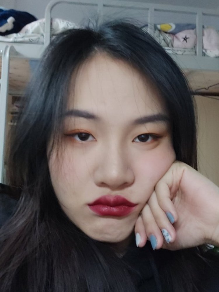叶大行星-北京市·北京市·昌平区-B站-可接口红，服装（不过分暴露），美瞳，包包，饰品等不接受无样品的唇模约拍
