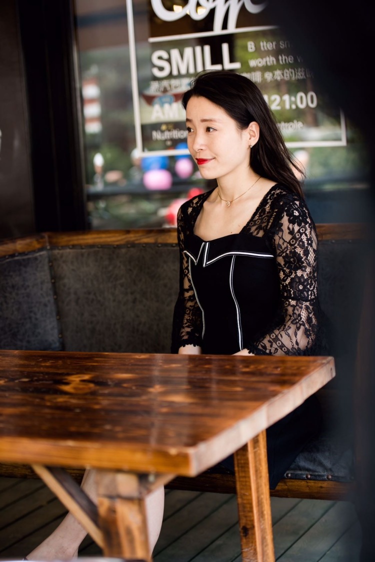 Amy视觉摄影-辽宁省·大连市·中山区-抖音，知乎，豆瓣-女子的气质固然重要但也要认清自己的命运，“运”尚可左右，“命”似乎在劫难逃。脚踏实地，回归自我，且行且珍惜