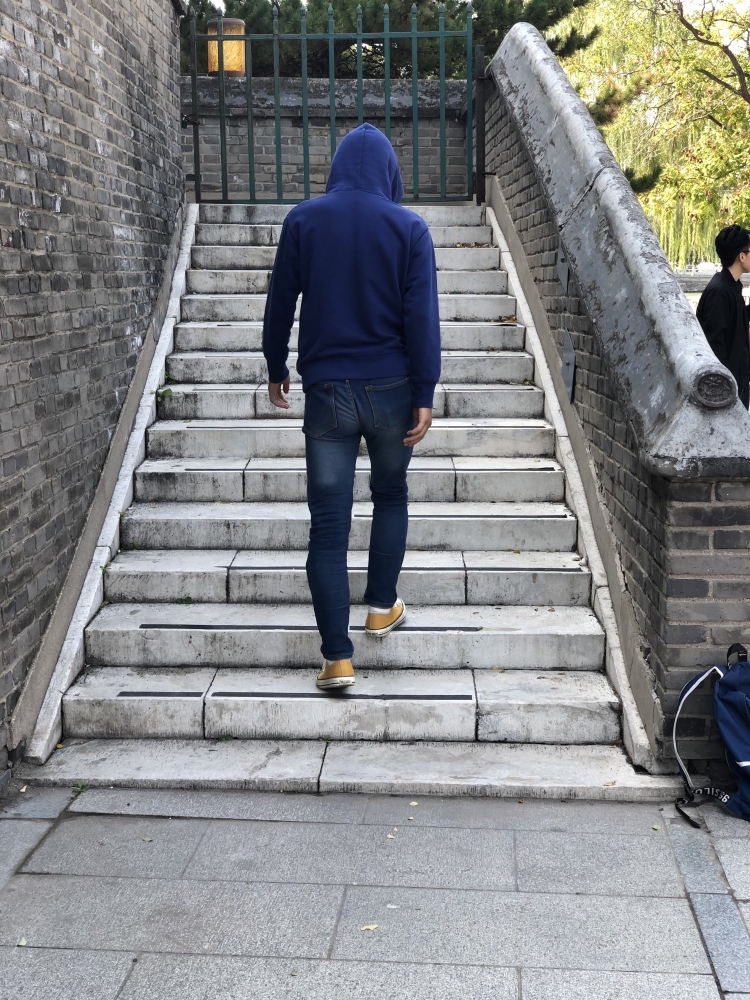 王志洋-上海市·上海市·松江区-抖音，微博，知乎，小红书-本人目前是大四即将毕业的学生，特别喜欢摄影行业，旅游，希望可以互免，约拍时间和地点可以协商，共同进步